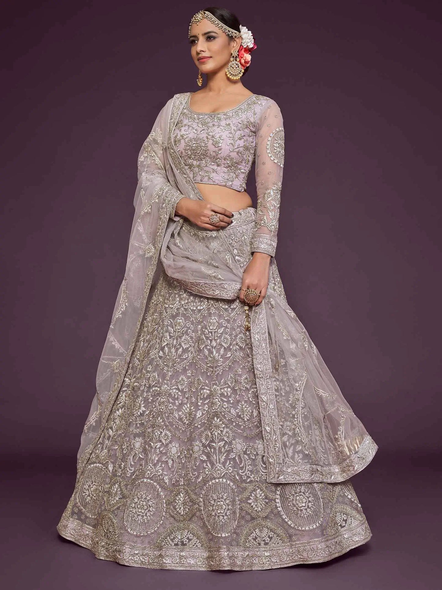 Lehenga Choli en tulle doux Violet Orchidée avec broderie en fil, zari, badla et dori pailleté COLLECTION JESAL