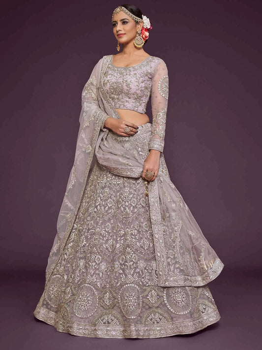 Lehenga Choli en tulle doux Violet Orchidée avec broderie en fil, zari, badla et dori pailleté COLLECTION JESAL