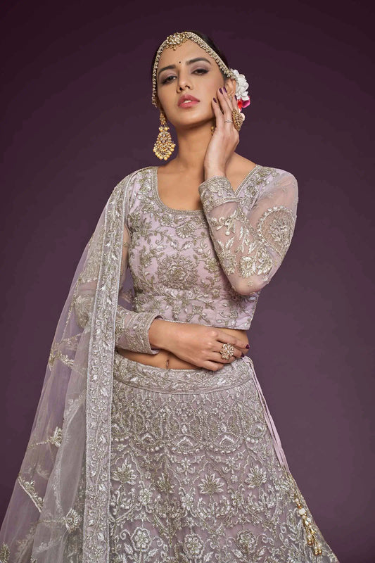Lehenga Choli en tulle doux Violet Orchidée avec broderie en fil, zari, badla et dori pailleté COLLECTION JESAL