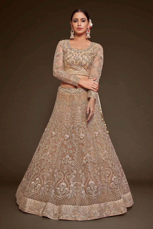 Lehenga Choli en tulle doux Beige Royal avec broderie en fil, zari, badla et dori pailleté COLLECTION JESAL