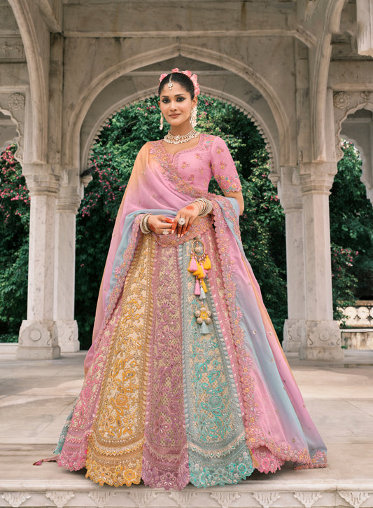 Lehenga de mariée rose clair aux tons pastels multicolores en soie fantaisie avec broderies COLLECTION ESHA