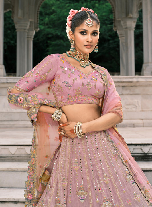 Lehenga de mariée rose clair et vert sauge en soie fantaisie avec broderies COLLECTION ESHA