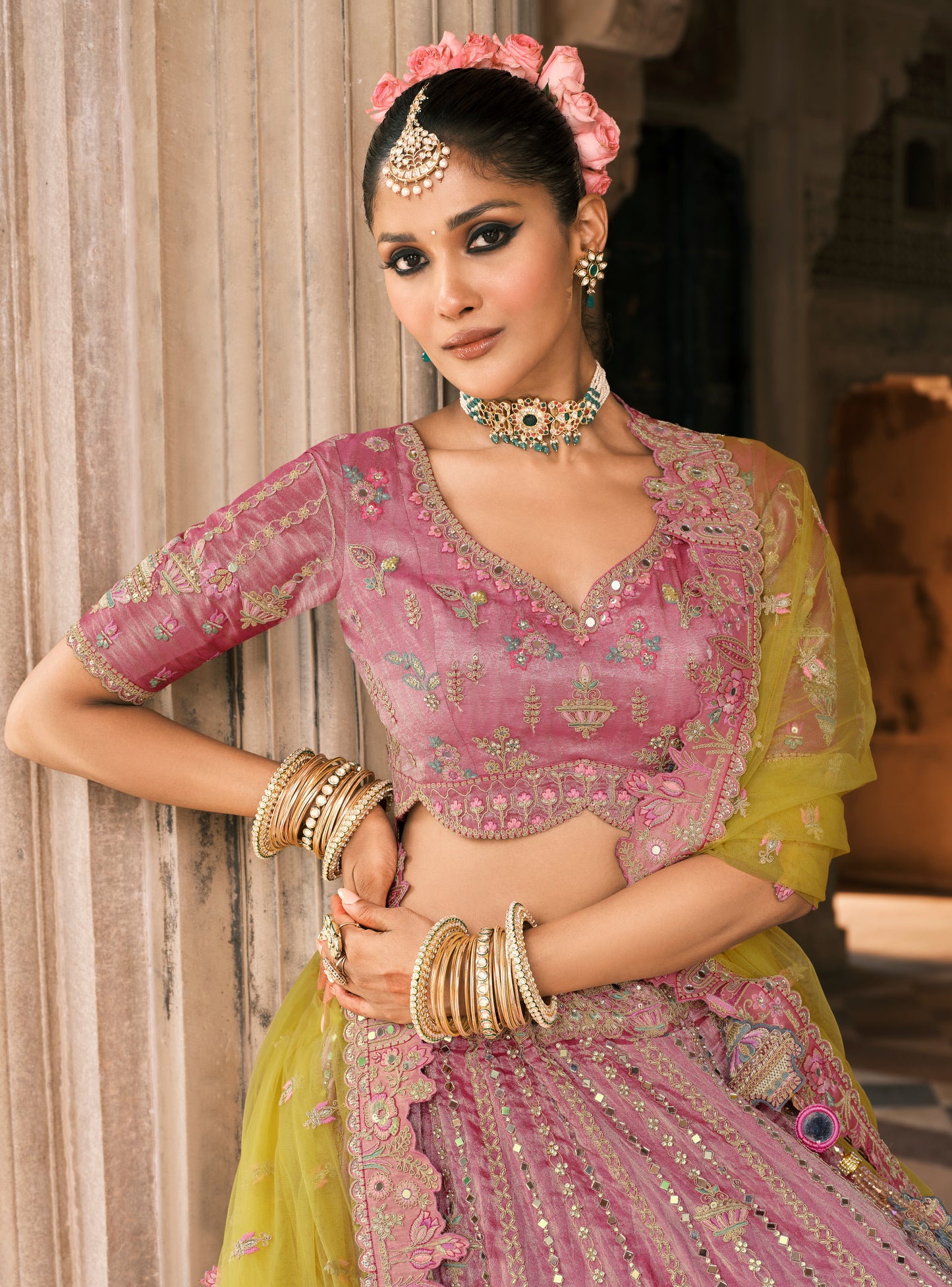 Lehenga de mariée rose et jaune citron en soie fantaisie avec broderies COLLECTION ESHA