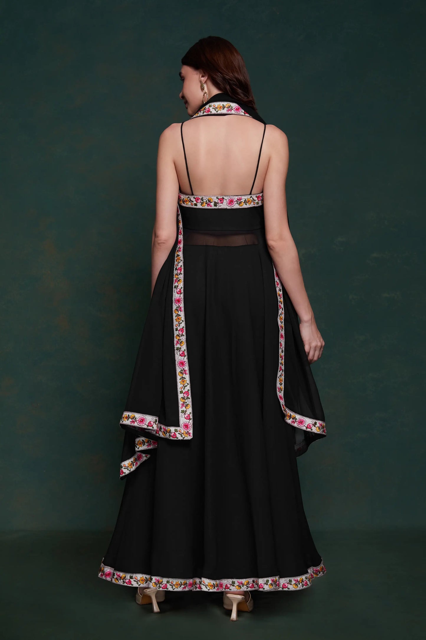 Schwarzer Georgette-Salwar-Anzug mit trendigem Dupatta