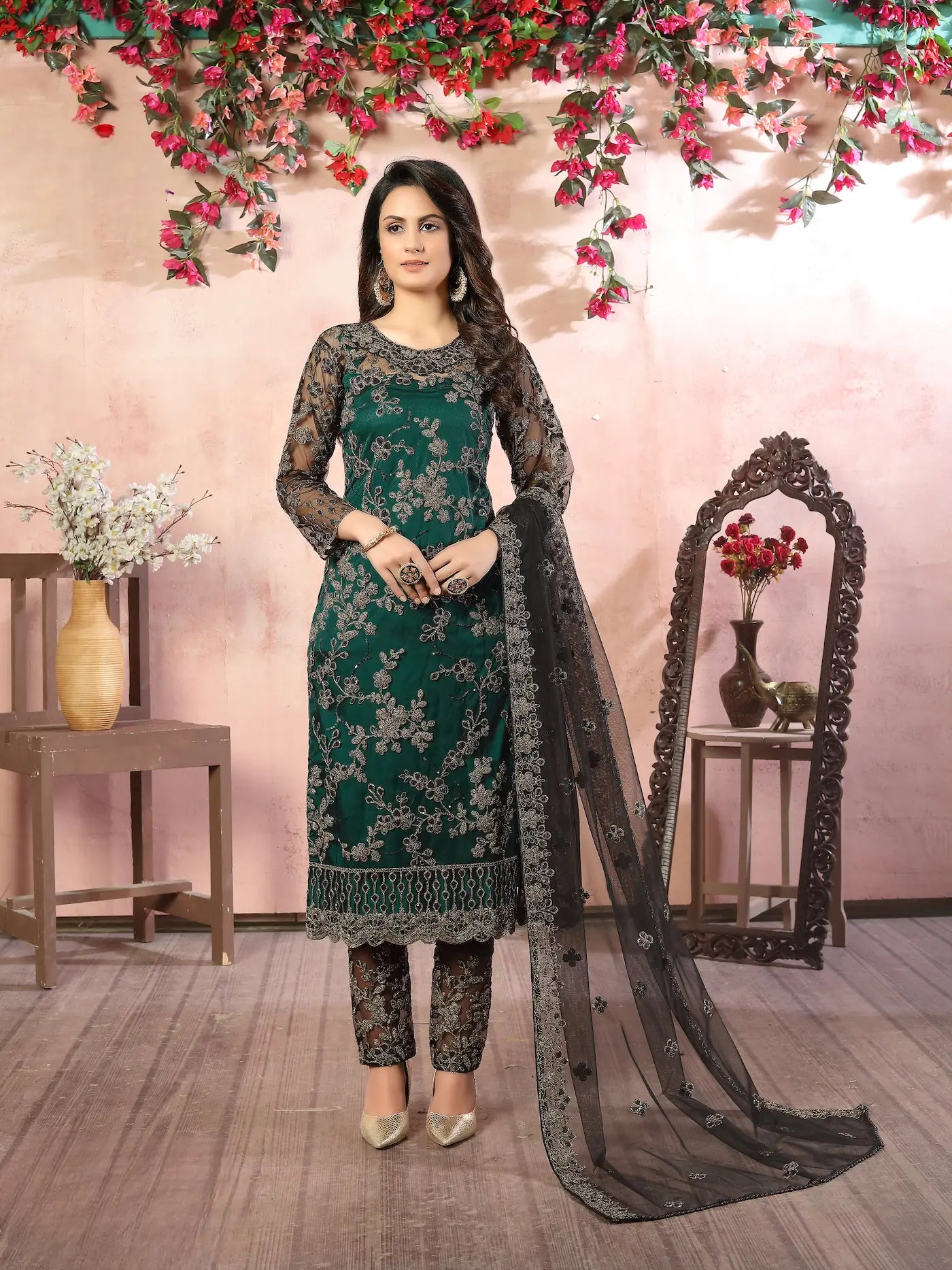 Salwar suit vert en filet avec broderie au fil et sequins