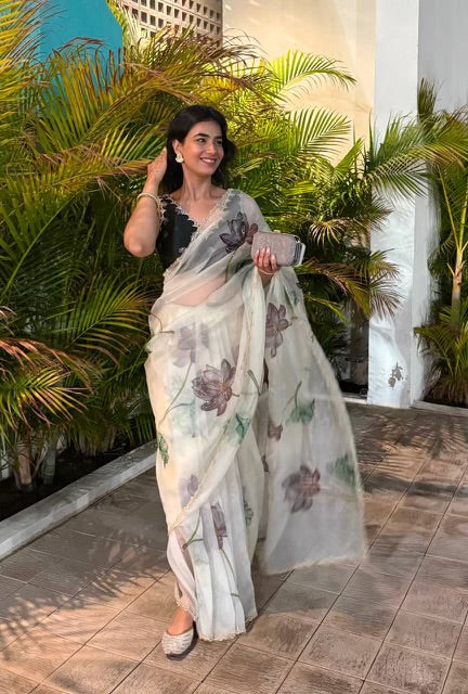 Sari blanc à imprimé fleuri lotus embelli rose gold COLLECTION HEENA