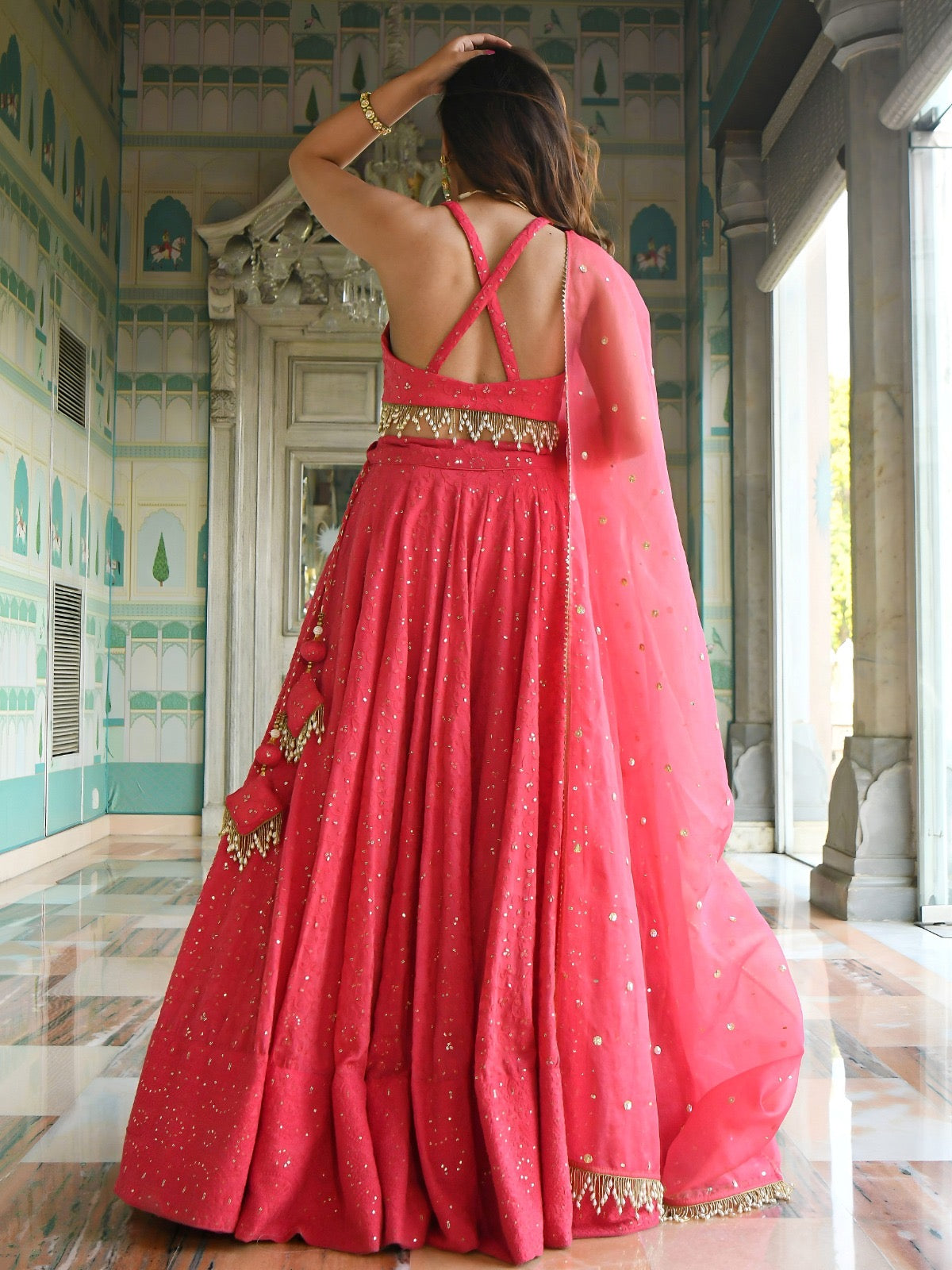 Lehenga rose léger en georgette avec bordure en dentelle et perles sur dupatta