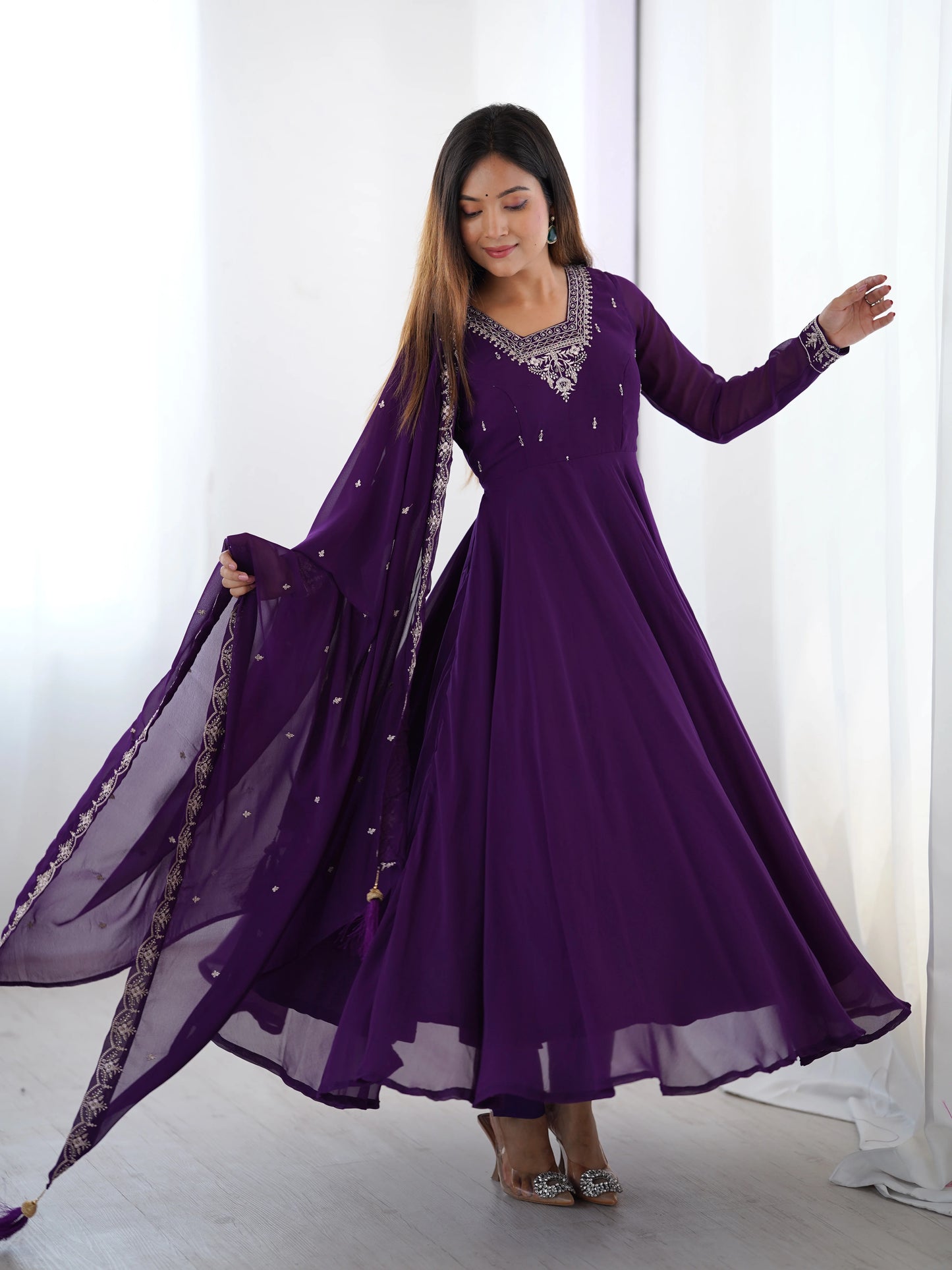 Traubenviolettes Anarkali-Kleid-Set
