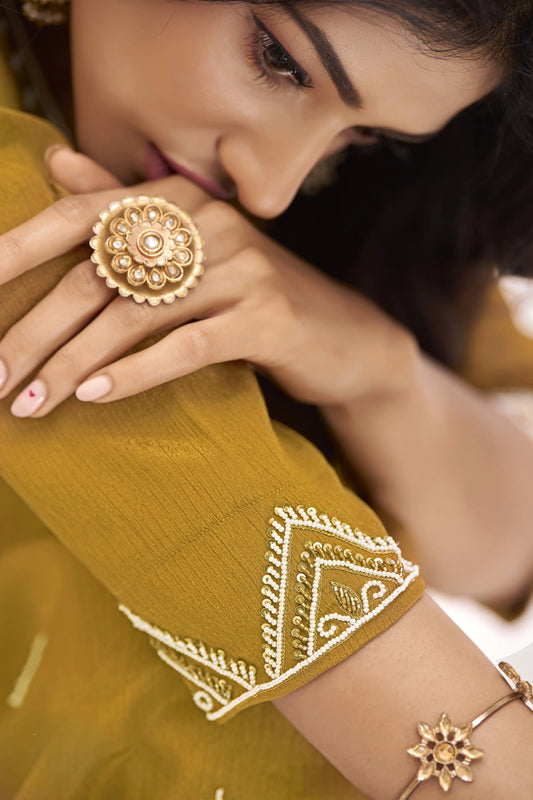 Salwar suit jaune moutarde en chinon avec travail artisanal