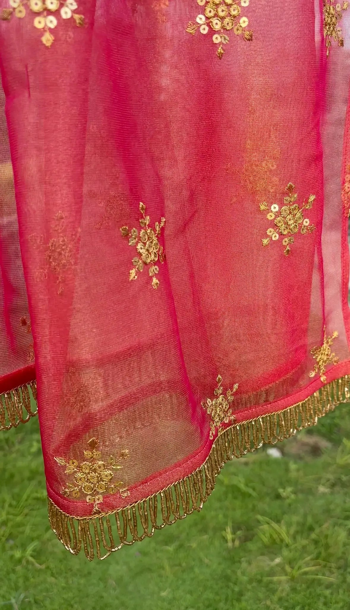 Ensemble salwar en mélange de georgette et de soie vert olive, accompagné d'un dupatta assorti