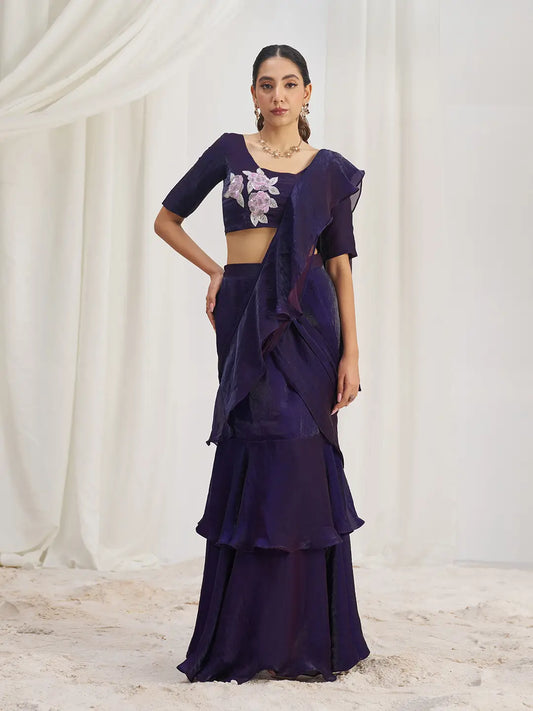 Sari de fête en organza couleur violet foncé avec travail à la main