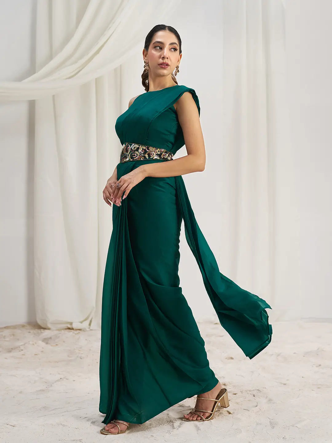 Sari de fête en organza vert émeraude avec travail à la main