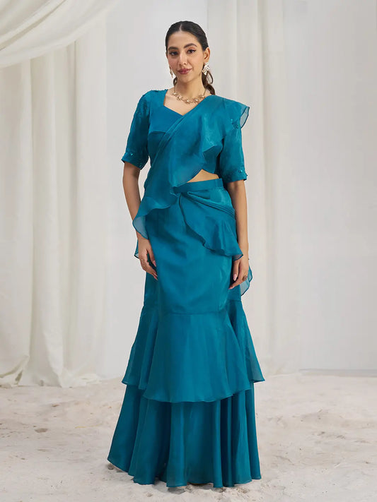 Sari de soirée en organza bleu-vert avec broderies artisanales