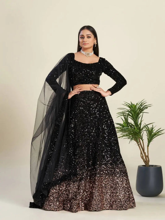 Lehenga Choli Noir en Velours avec Broderie à Sequins Étincelants