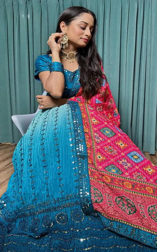Lehenga Choli en Soie Chinon Bleu avec Broderie à Fil et Sequins