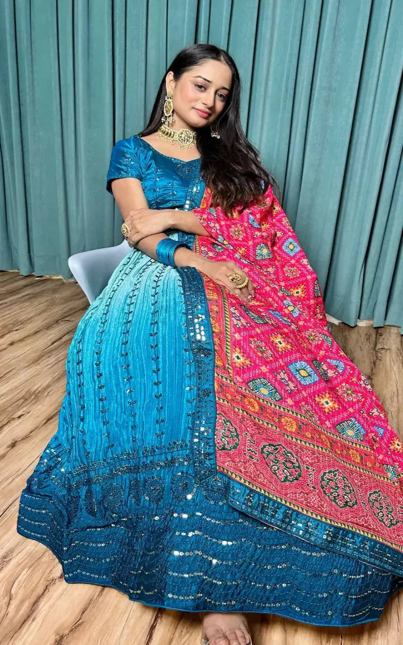 Lehenga Choli en Soie Chinon Bleu avec Broderie à Fil et Sequins