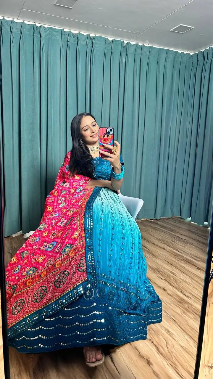 Lehenga Choli en Soie Chinon Bleu avec Broderie à Fil et Sequins