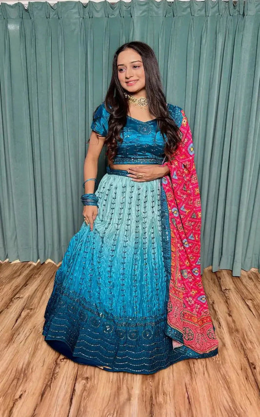Lehenga Choli en Soie Chinon Bleu avec Broderie à Fil et Sequins