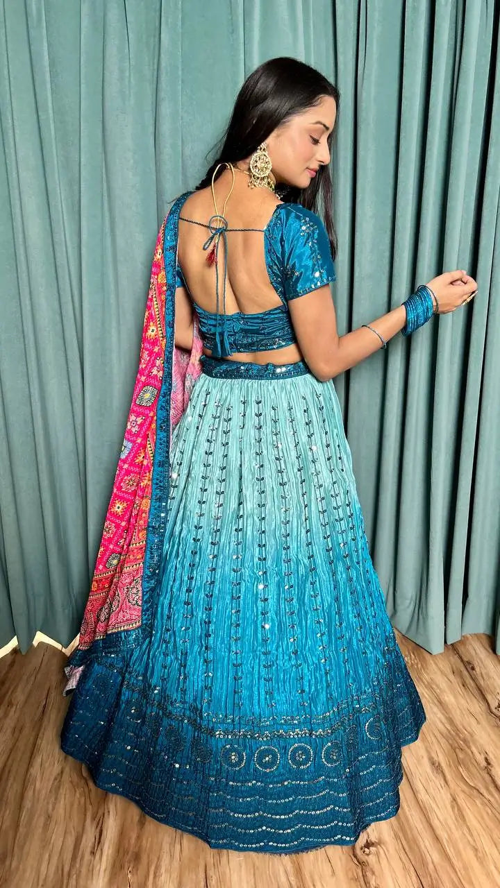 Lehenga Choli en Soie Chinon Bleu avec Broderie à Fil et Sequins