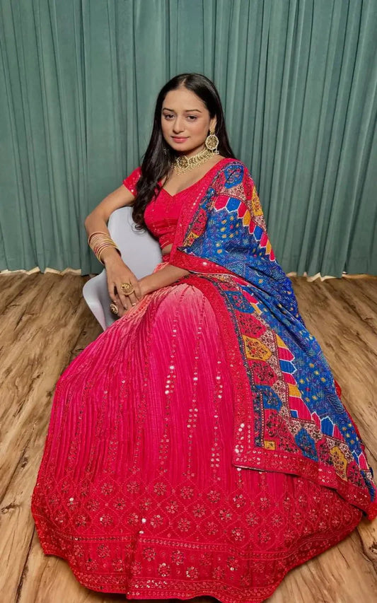 Lehenga Choli en Soie Chinon Rose Fucshia avec Broderie à Fil et Sequins