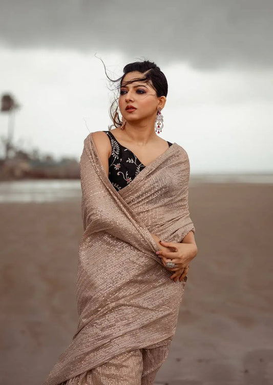 Sari beige doré en georgette avec broderies de sequins