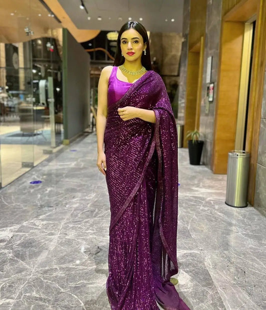 Sari en georgette violet foncé avec broderie de sequins et bordure en dori