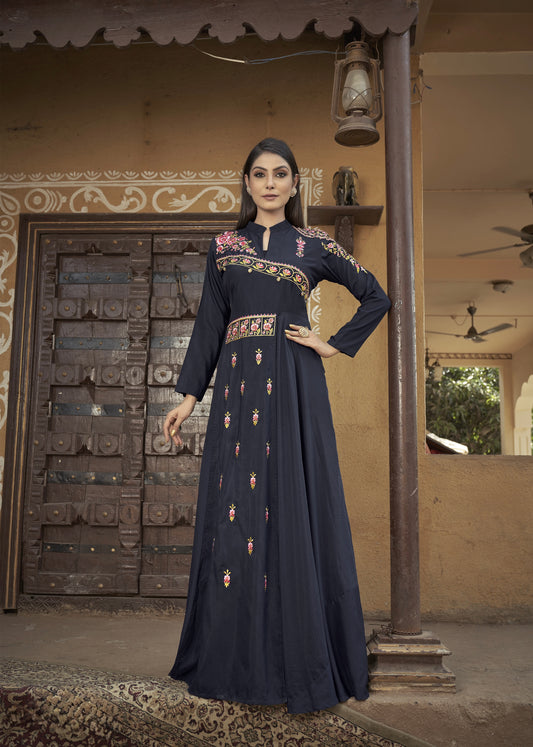 Haut Kurta long noir manches longues avec broderies en Maslin