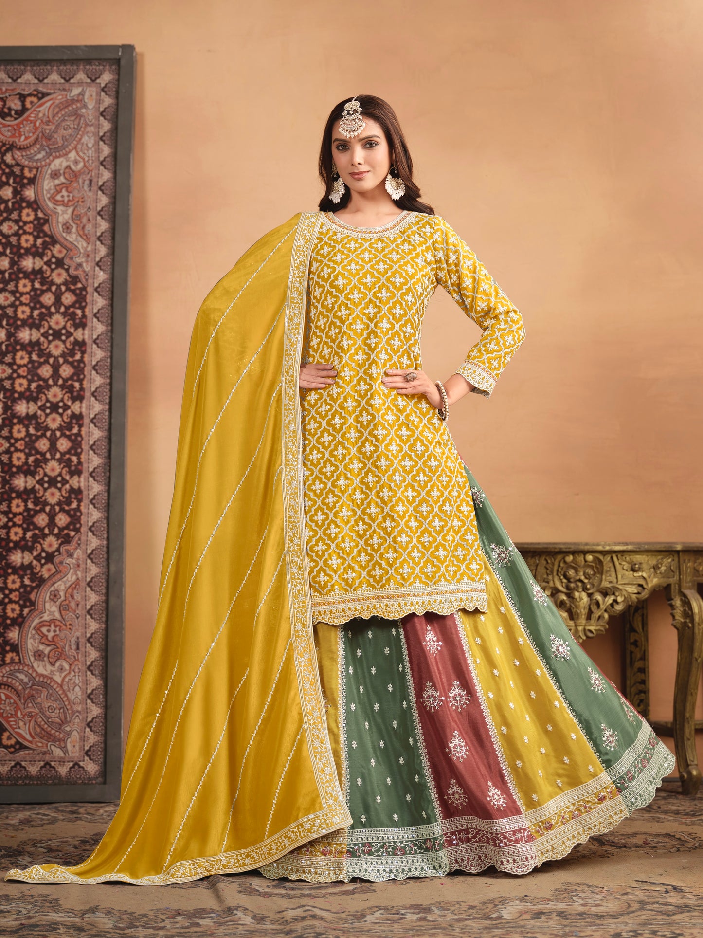 Ensemble lehenga choli jaune multicolore avec top long
