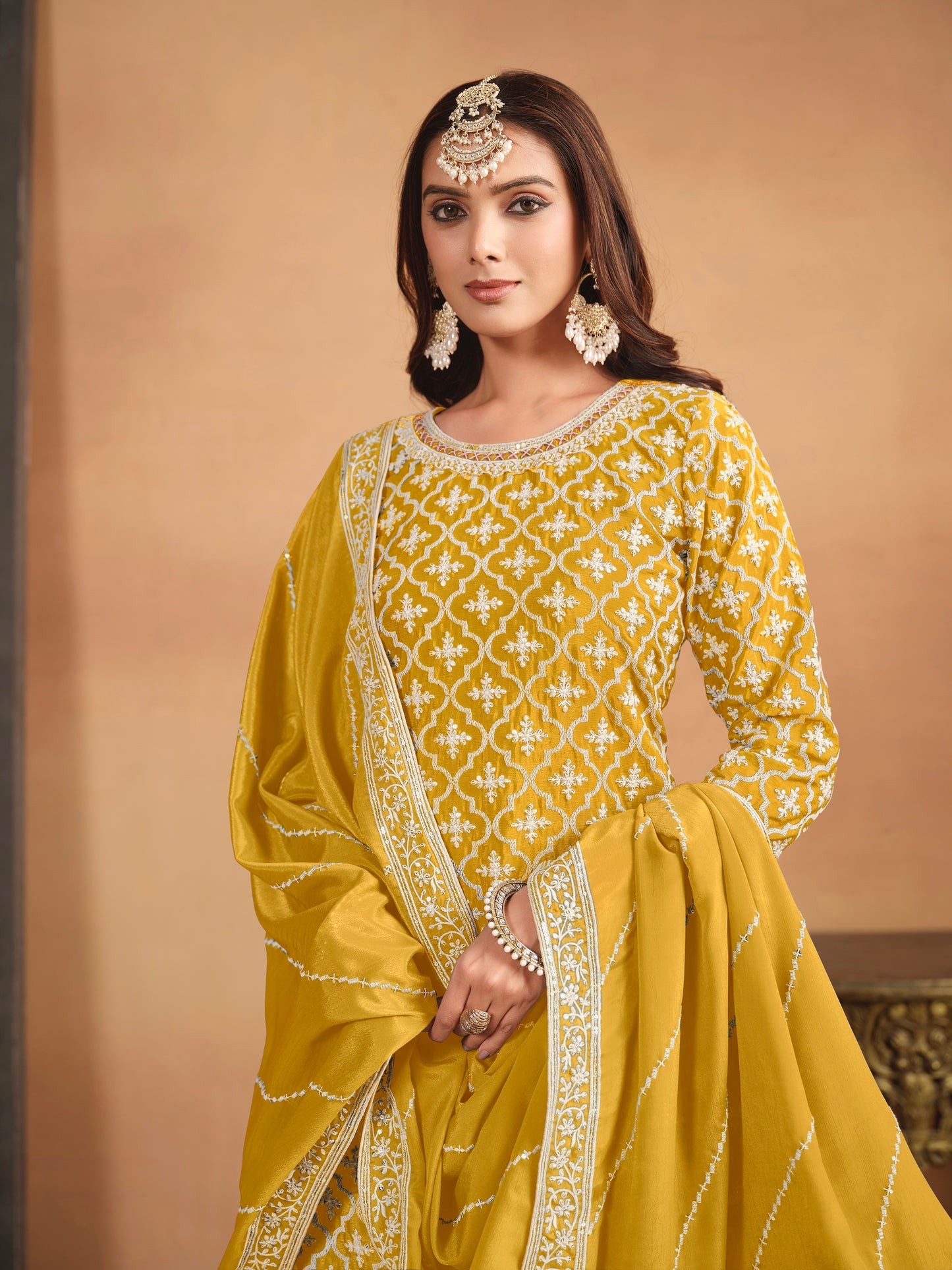 Ensemble lehenga choli jaune multicolore avec top long