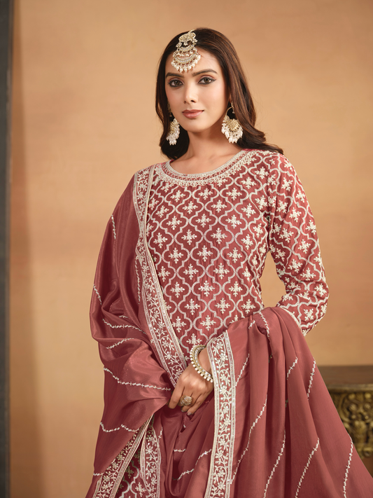 Ensemble lehenga choli rouge brique multicolore avec top long