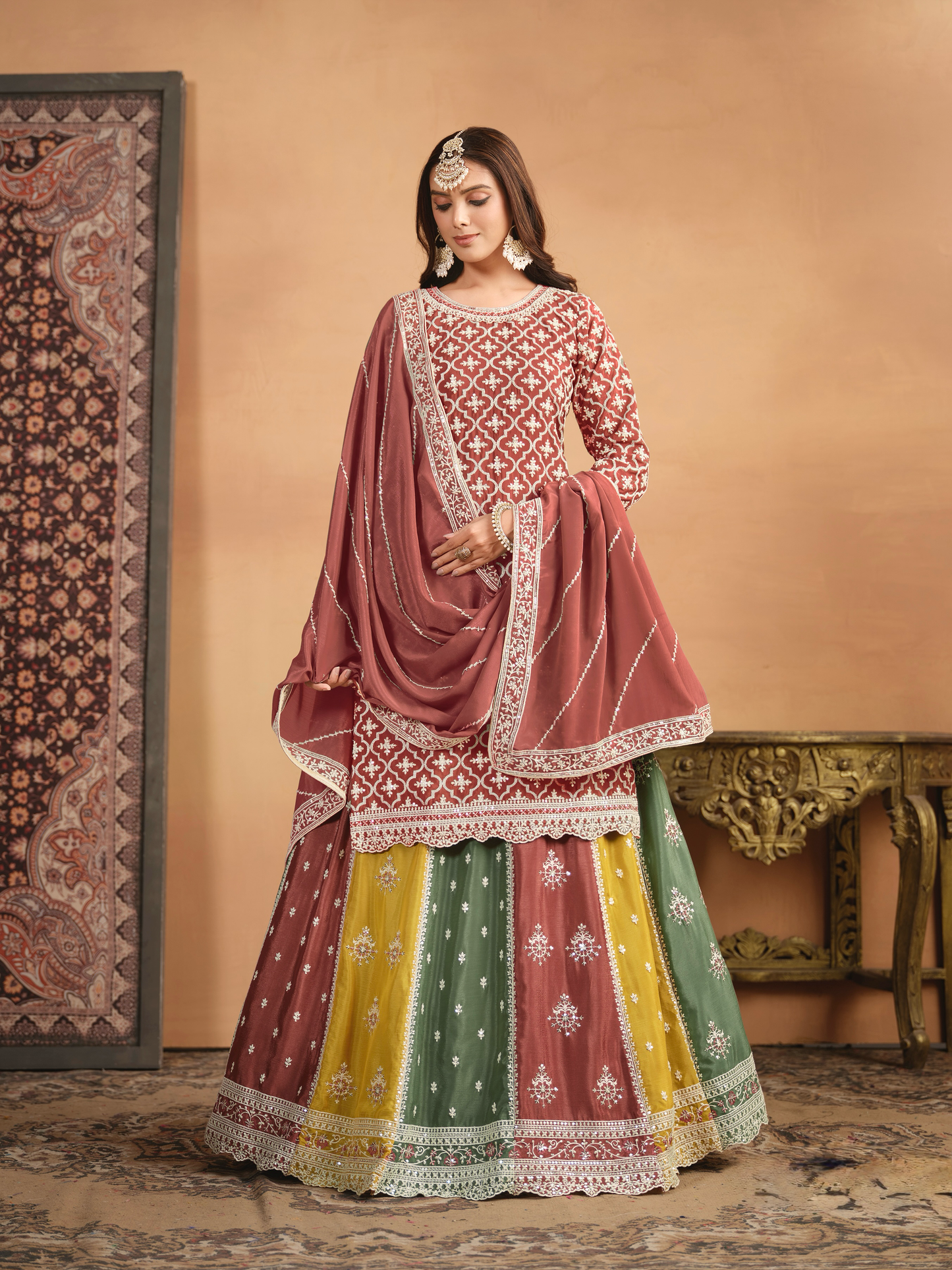 Ensemble lehenga choli rouge brique multicolore avec top long