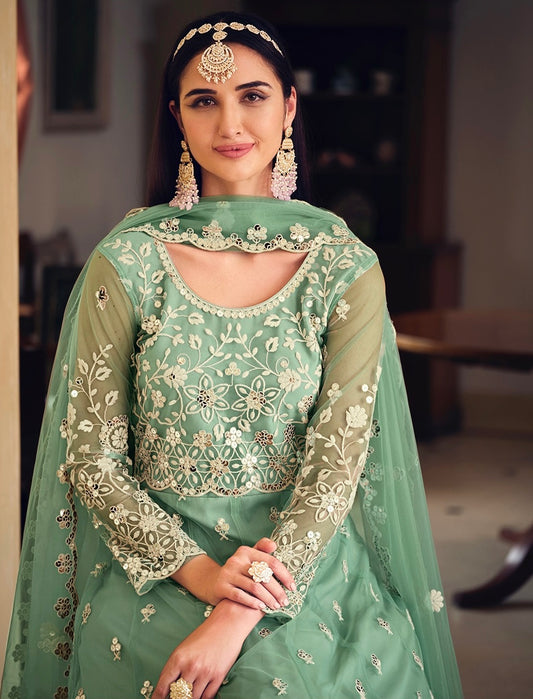 Robe Maxi vert clair pistache pour occasions en tulle et broderies chargées COLLECTION SAKINA