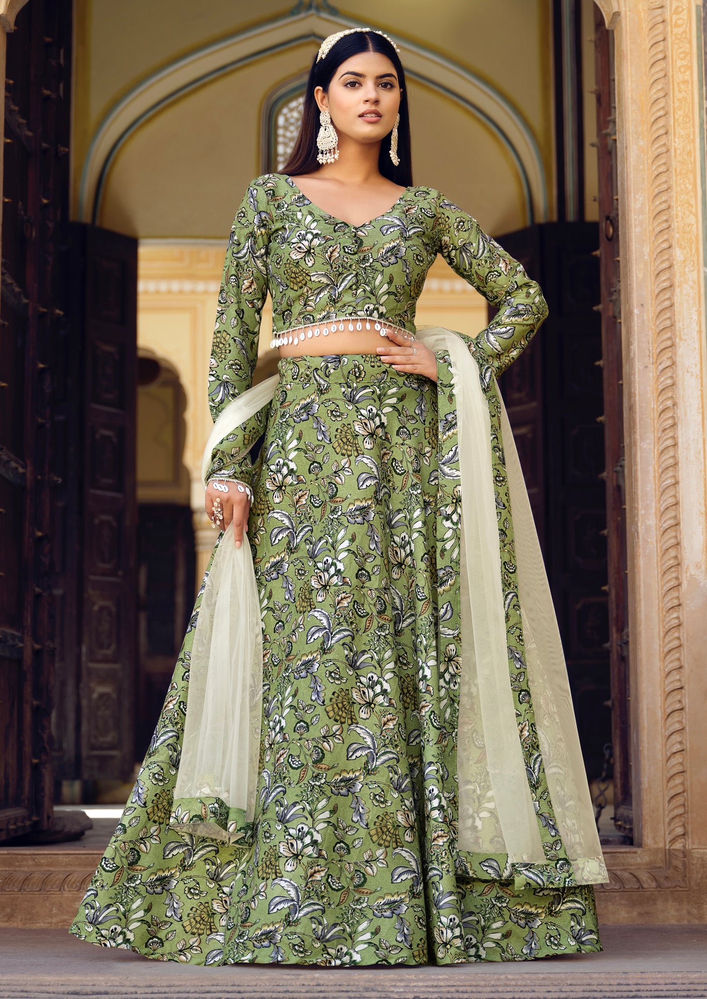 Rosa 3-teiliges Lehenga-Jacken-Set (Koti) mit Stickdetails