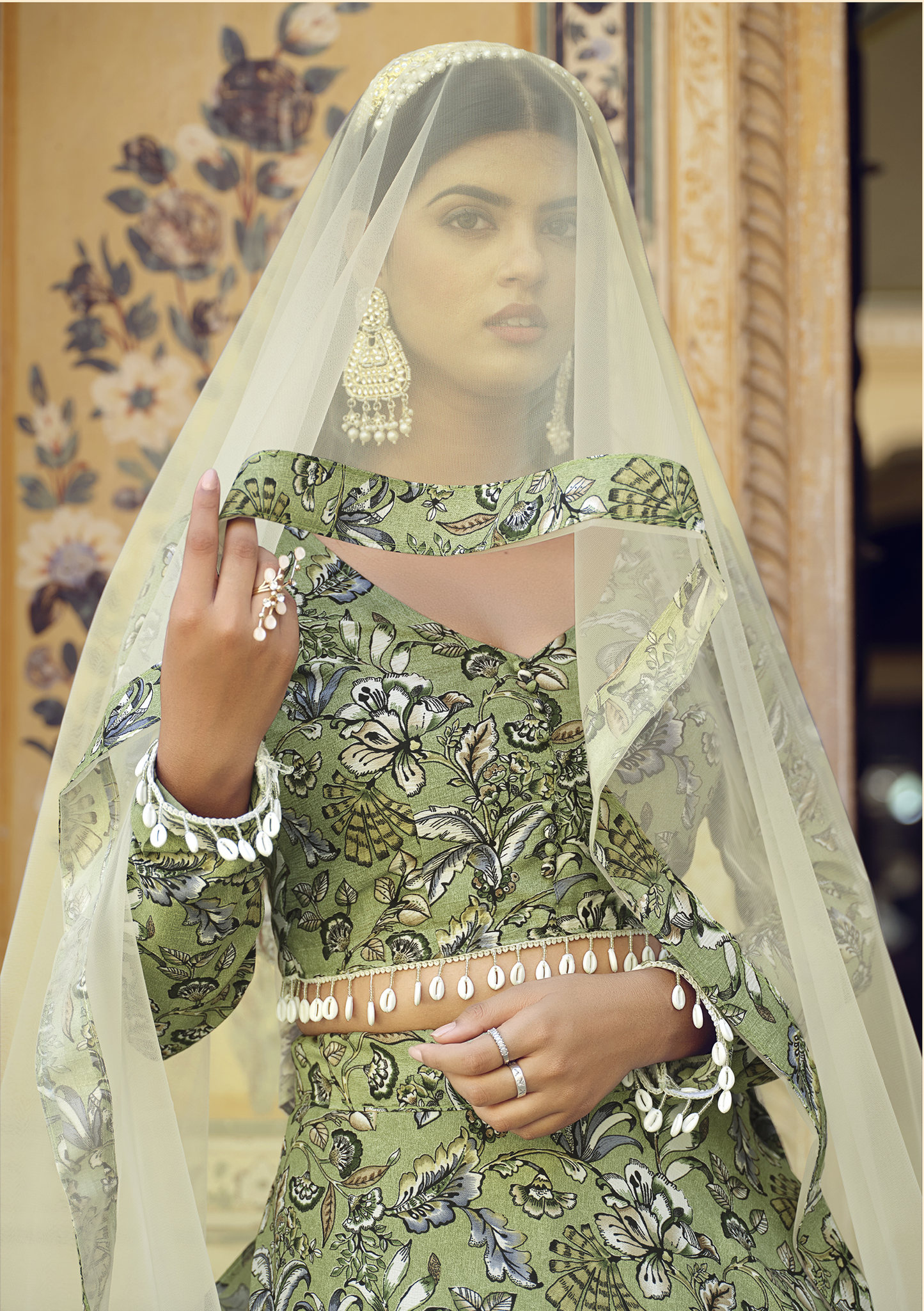 Rosa 3-teiliges Lehenga-Jacken-Set (Koti) mit Stickdetails