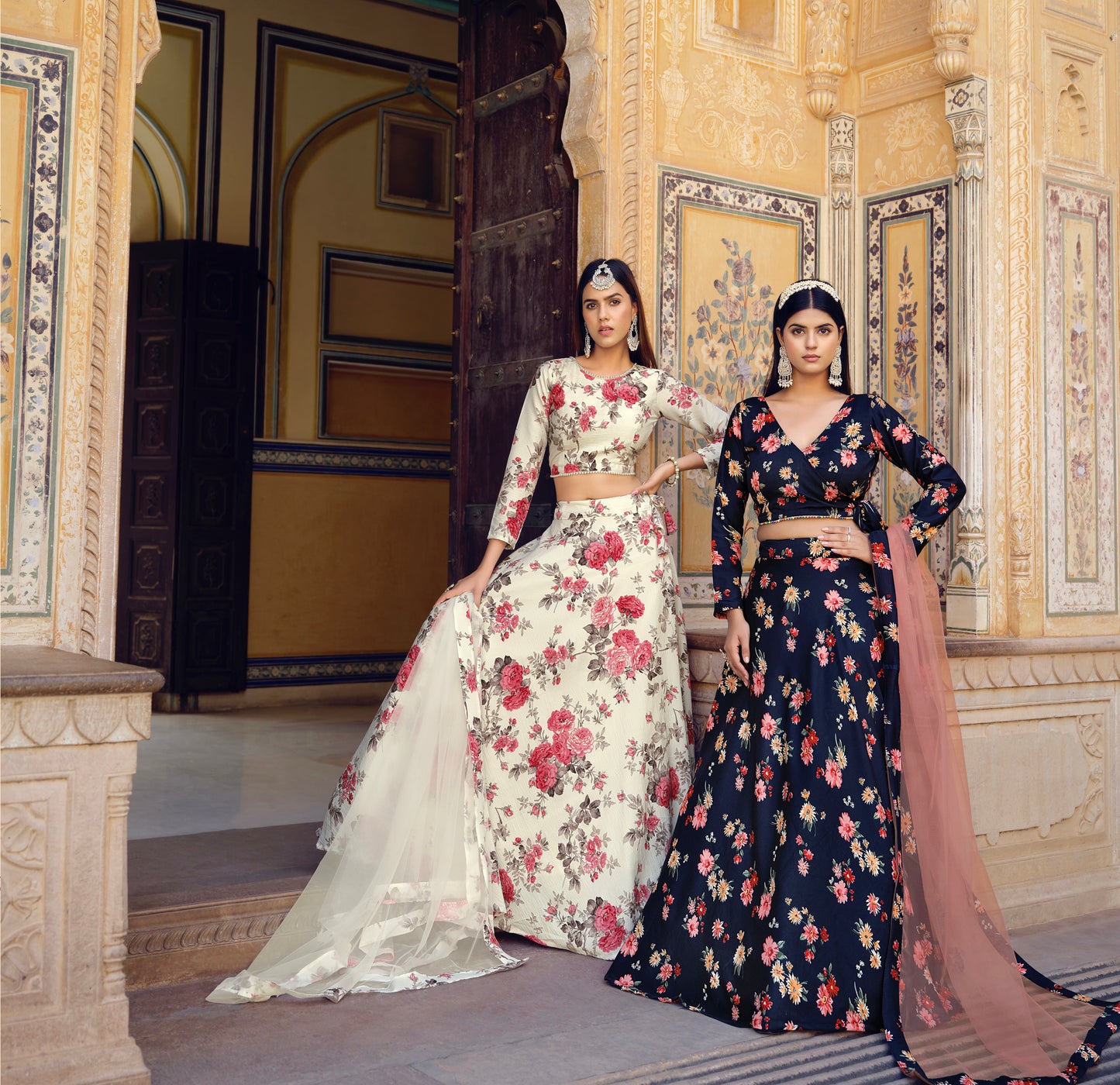 Rosa 3-teiliges Lehenga-Jacken-Set (Koti) mit Stickdetails