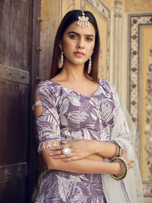 Ensemble lehenga fleuri violet doux et blanc en soie frippée indo-occidental COLLECTION TARA