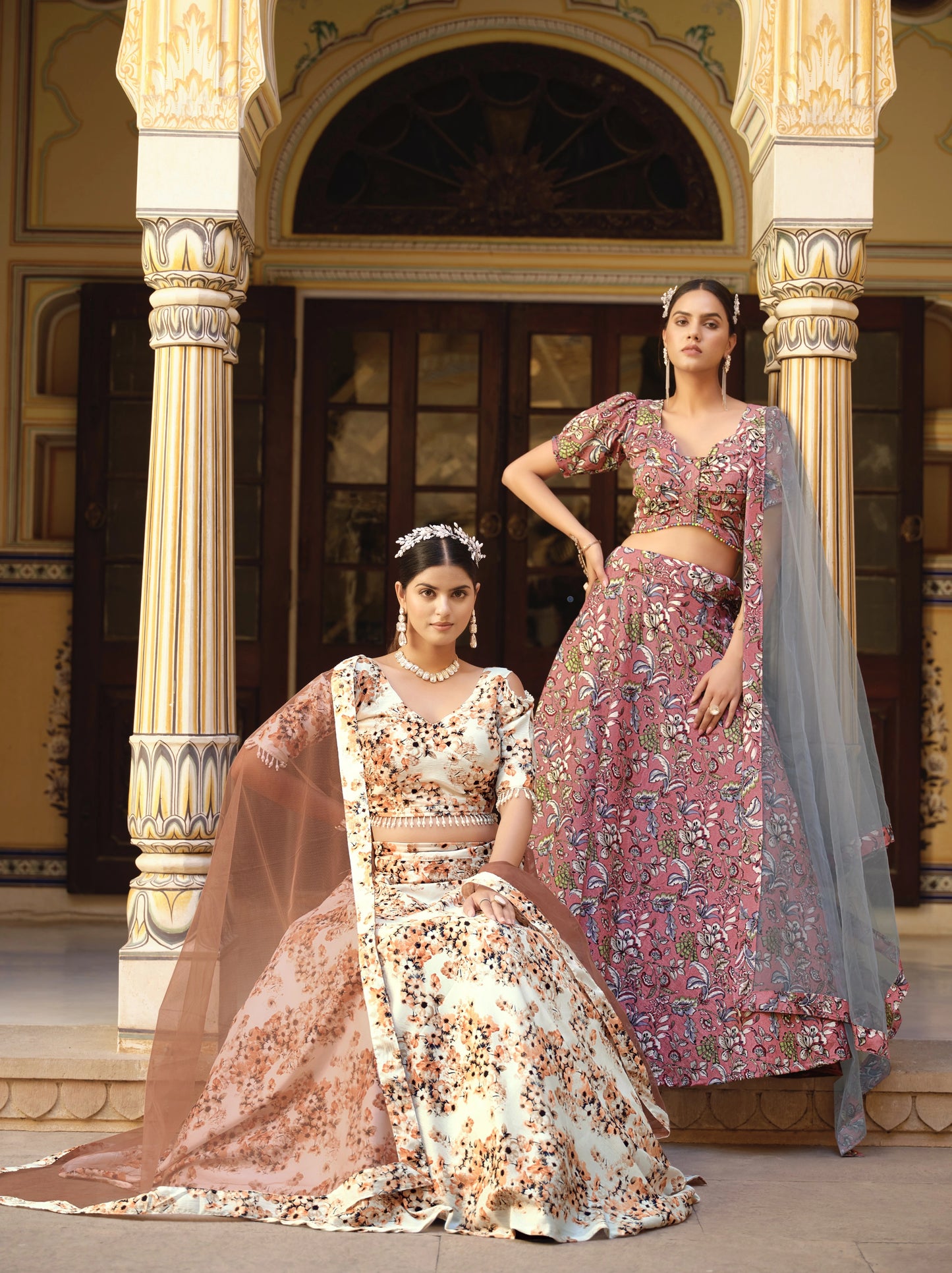 Rosa 3-teiliges Lehenga-Jacken-Set (Koti) mit Stickdetails