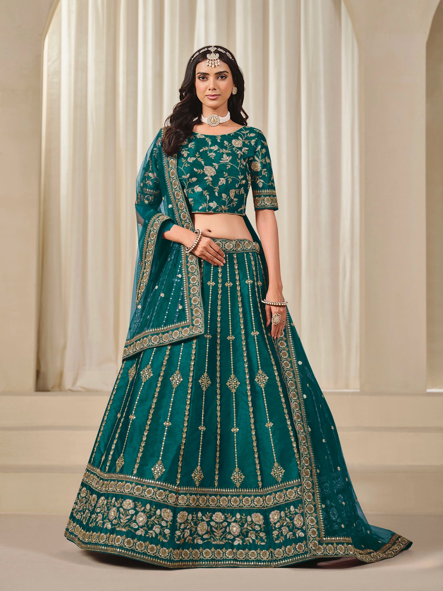 Rosa 3-teiliges Lehenga-Jacken-Set (Koti) mit Stickdetails