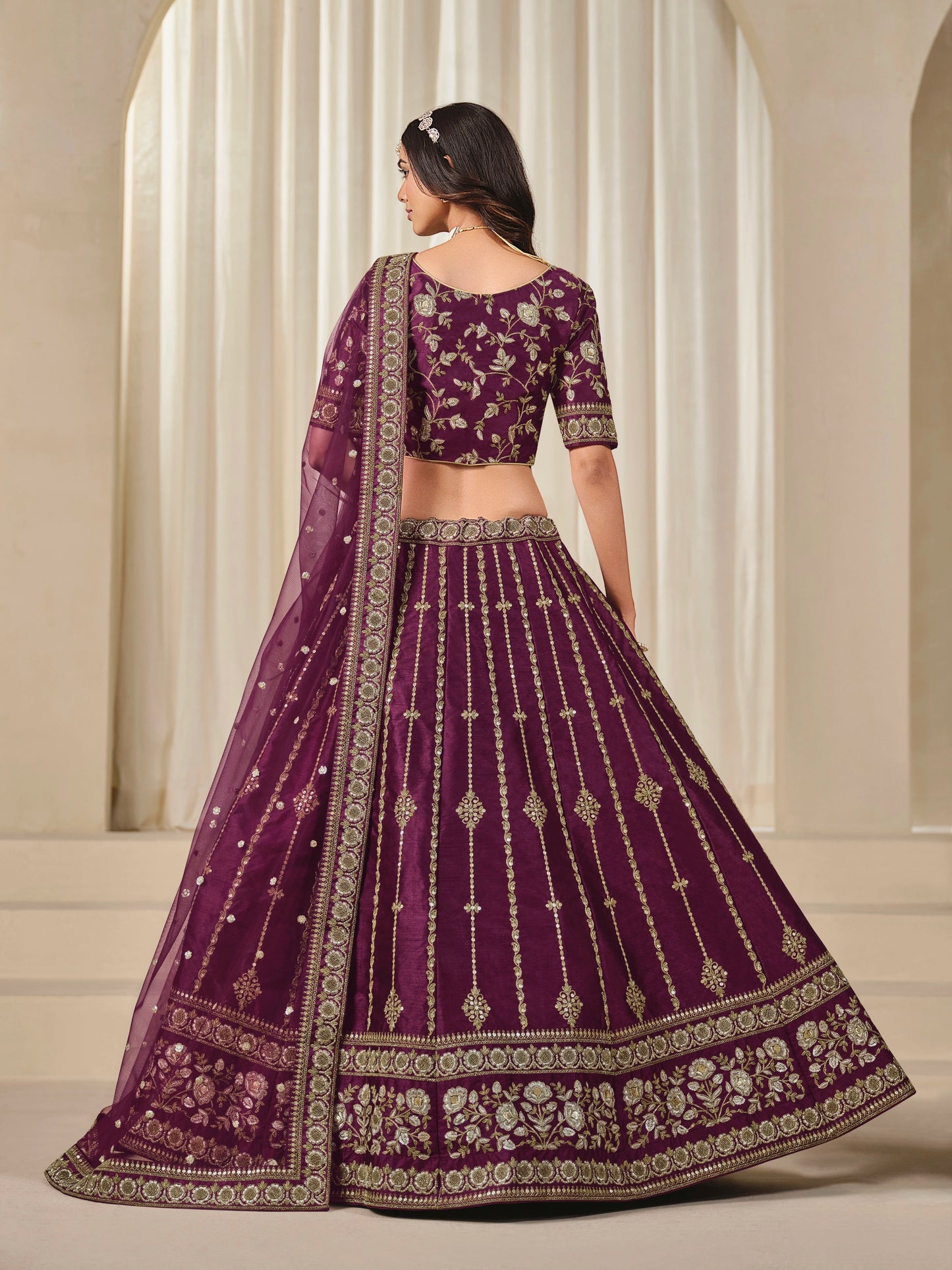 Rosa 3-teiliges Lehenga-Jacken-Set (Koti) mit Stickdetails