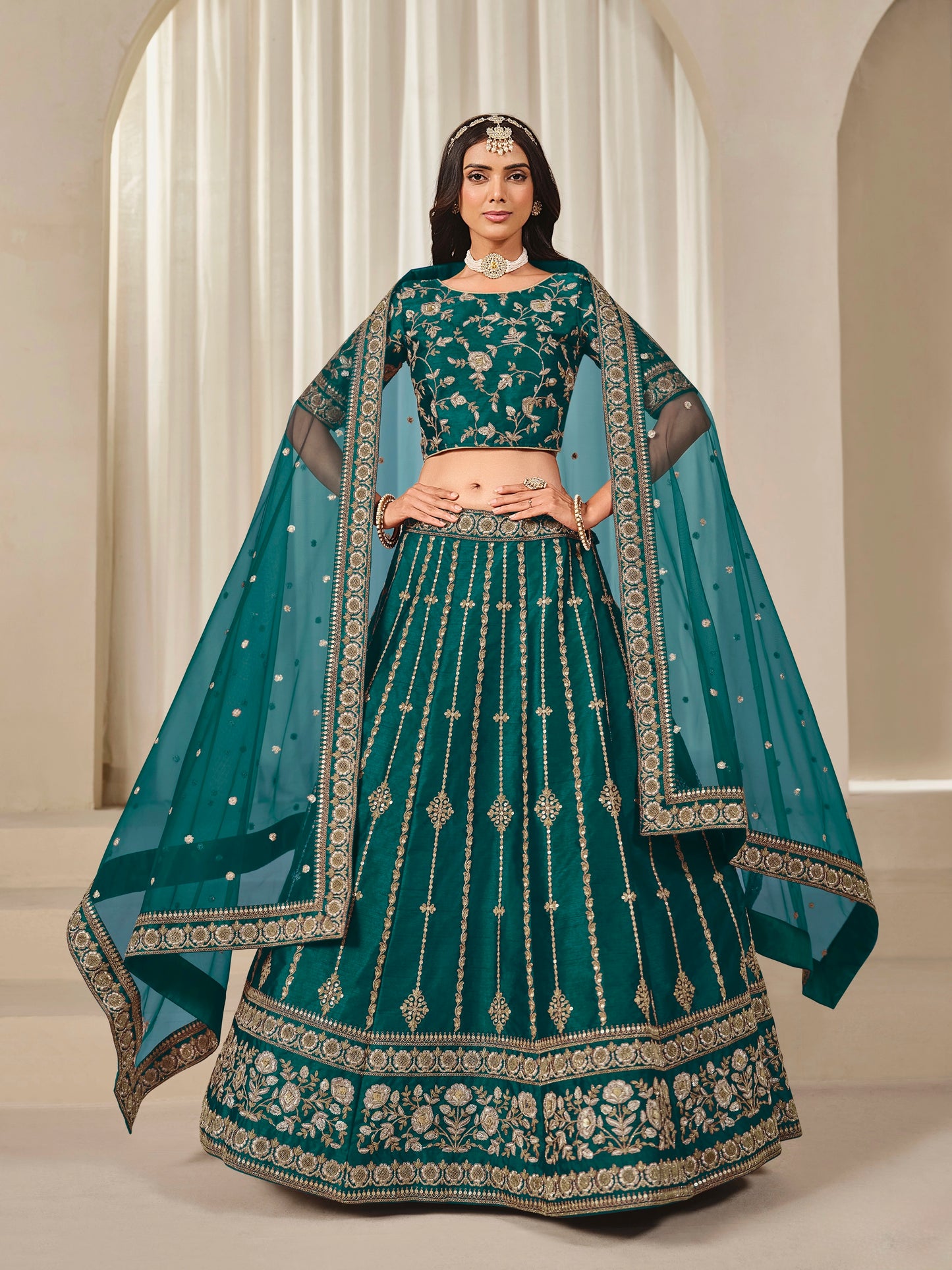 Rosa 3-teiliges Lehenga-Jacken-Set (Koti) mit Stickdetails