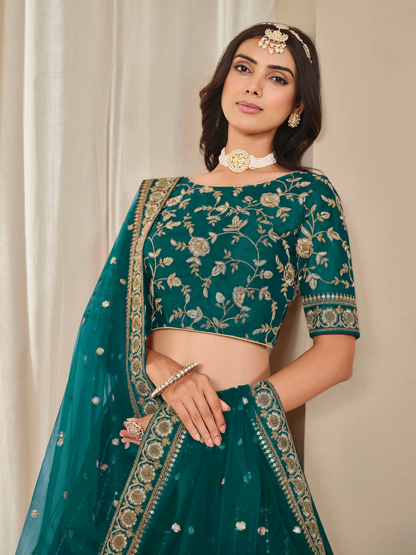 Rosa 3-teiliges Lehenga-Jacken-Set (Koti) mit Stickdetails