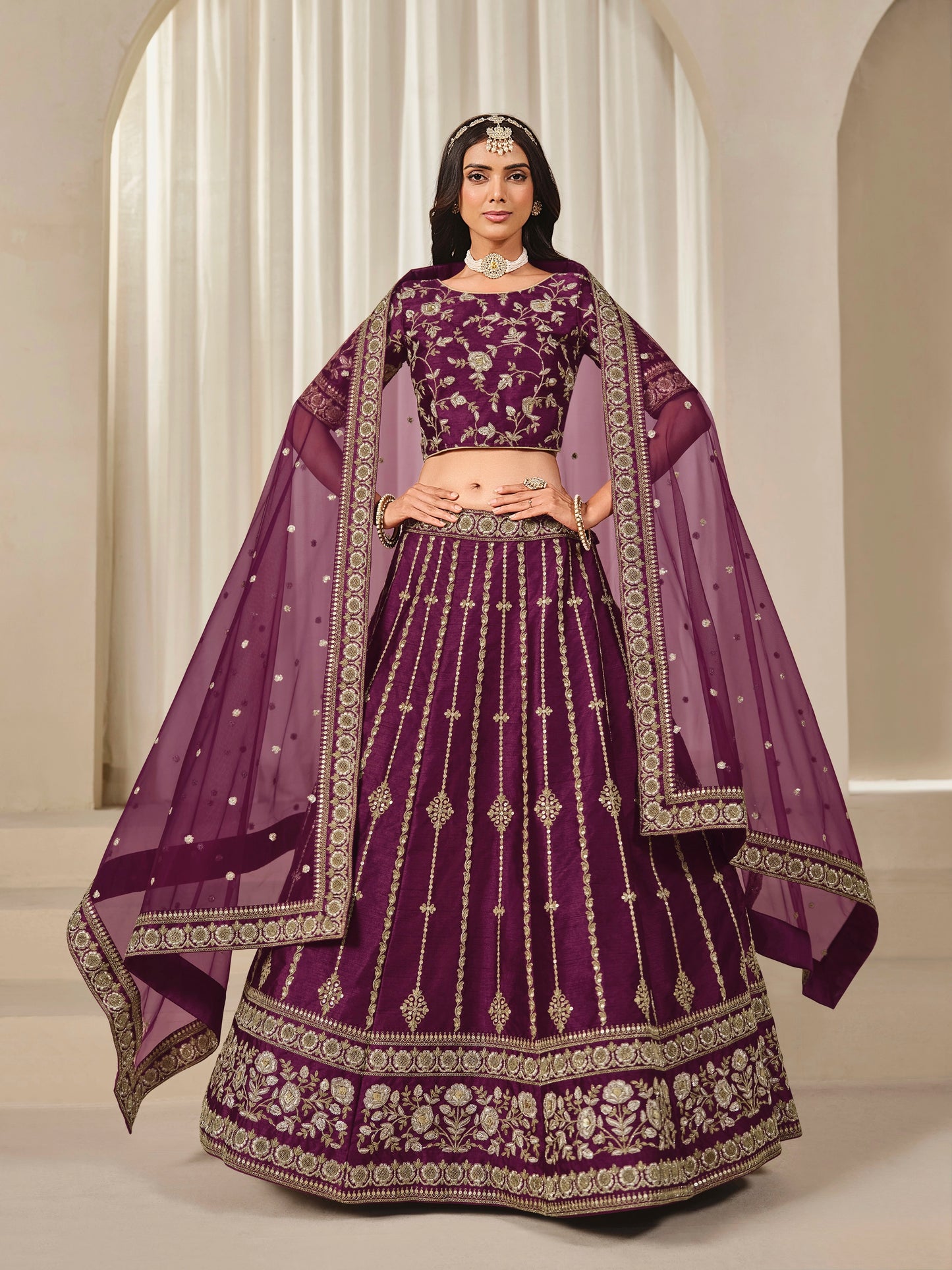 Rosa 3-teiliges Lehenga-Jacken-Set (Koti) mit Stickdetails