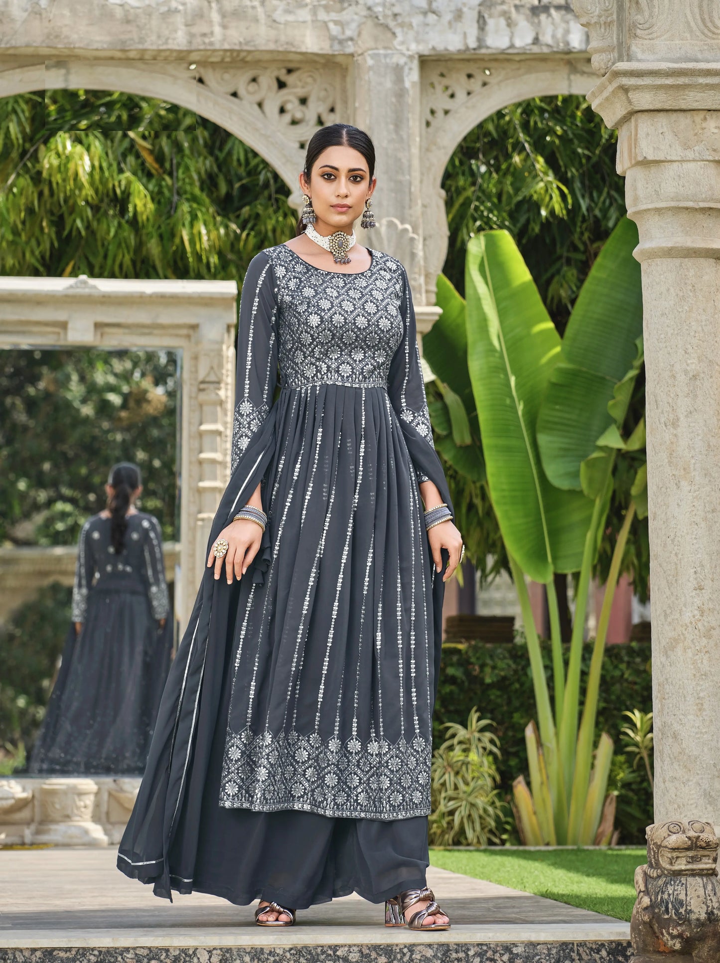 Wunderschönes langes Kurta aus Seide in Schwarz und Bronze