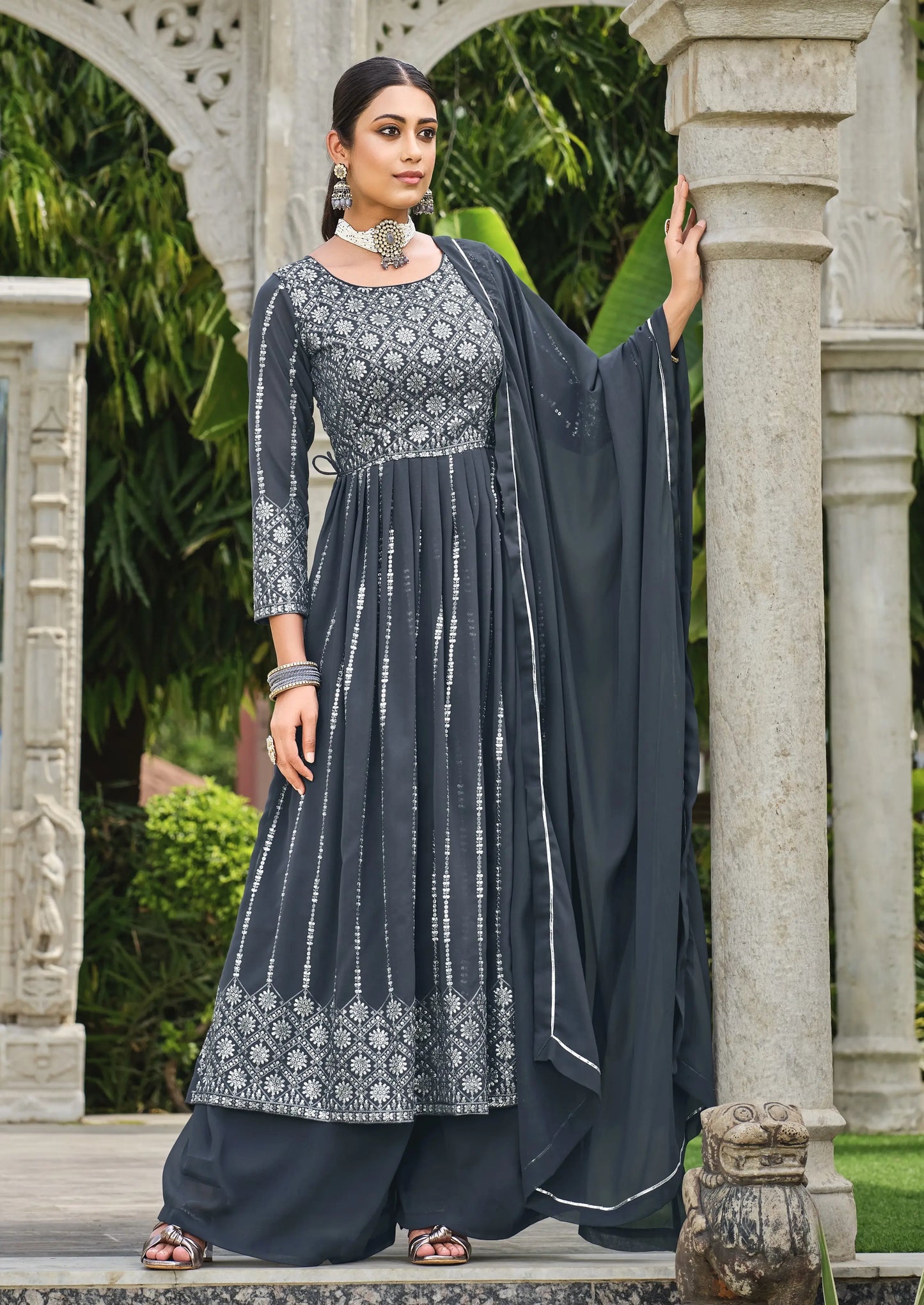 Wunderschönes langes Kurta aus Seide in Schwarz und Bronze