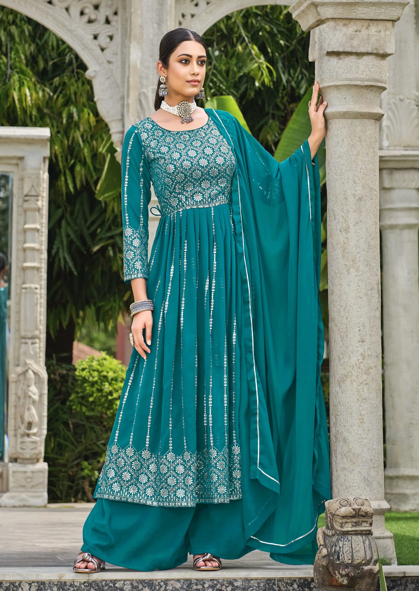 Wunderschönes langes Kurta aus Seide in Schwarz und Bronze