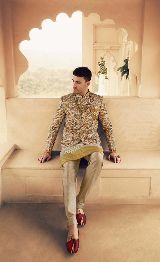 COLLECTION JODI - Tenue Sherwani 2 pièces Beige et Jaune en soie et broderie artisanale