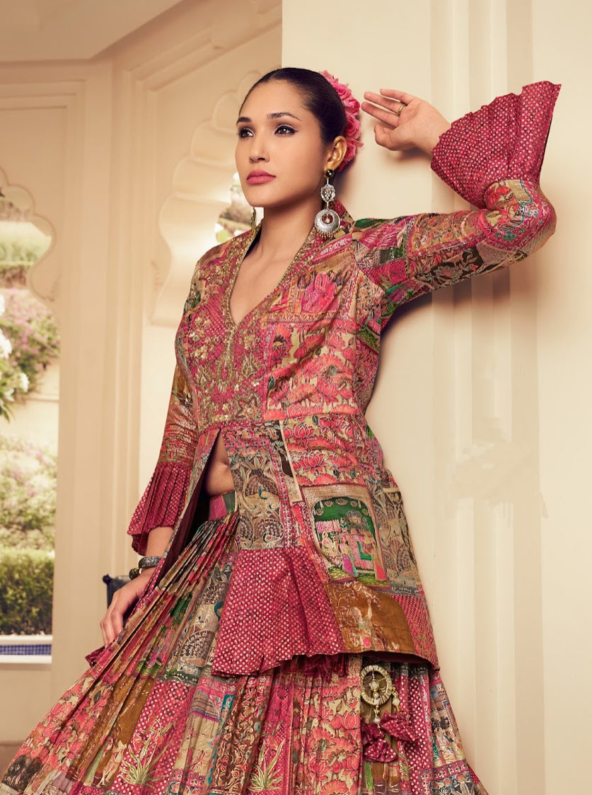 Eleganter rosa-grauer Braut-Lehenga mit Zarkan-Stickerei und Pailletten