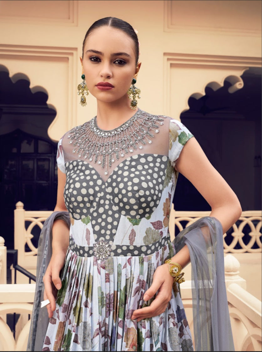 Eleganter rosa-grauer Braut-Lehenga mit Zarkan-Stickerei und Pailletten
