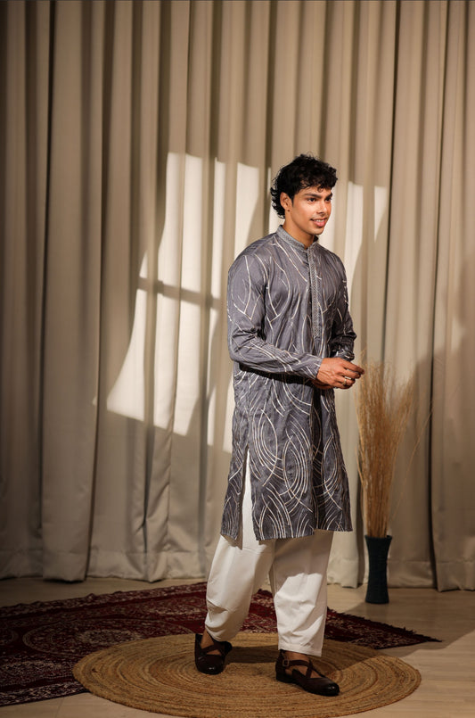 Ensemble Kurta Gris Clair avec broderies de détails argentés blancs Design COLLECTION RAJ