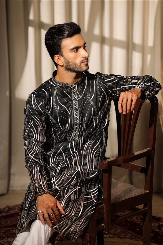 Ensemble Kurta Noir avec broderies de détails argentés blancs Design COLLECTION RAJ